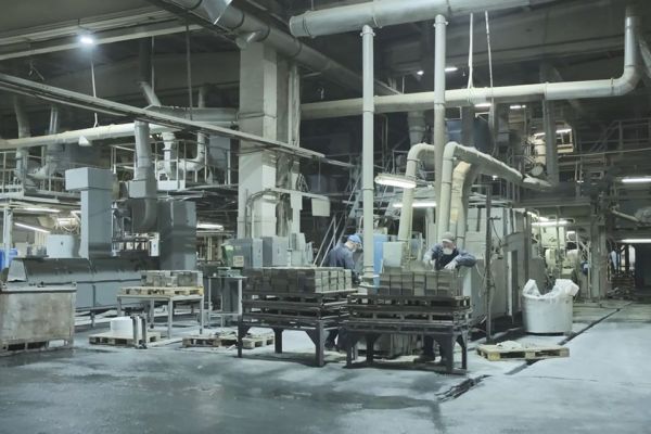 Аккумуляторные заводы испытывают дефицит сырья из-за «мусорной реформы»
